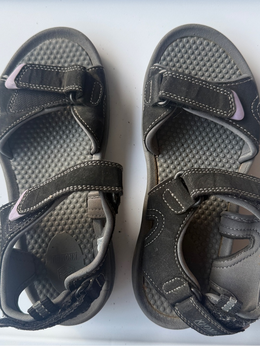 Khombu Womens Black and Gray Velcro Sport Outdoor Sandals sz 7